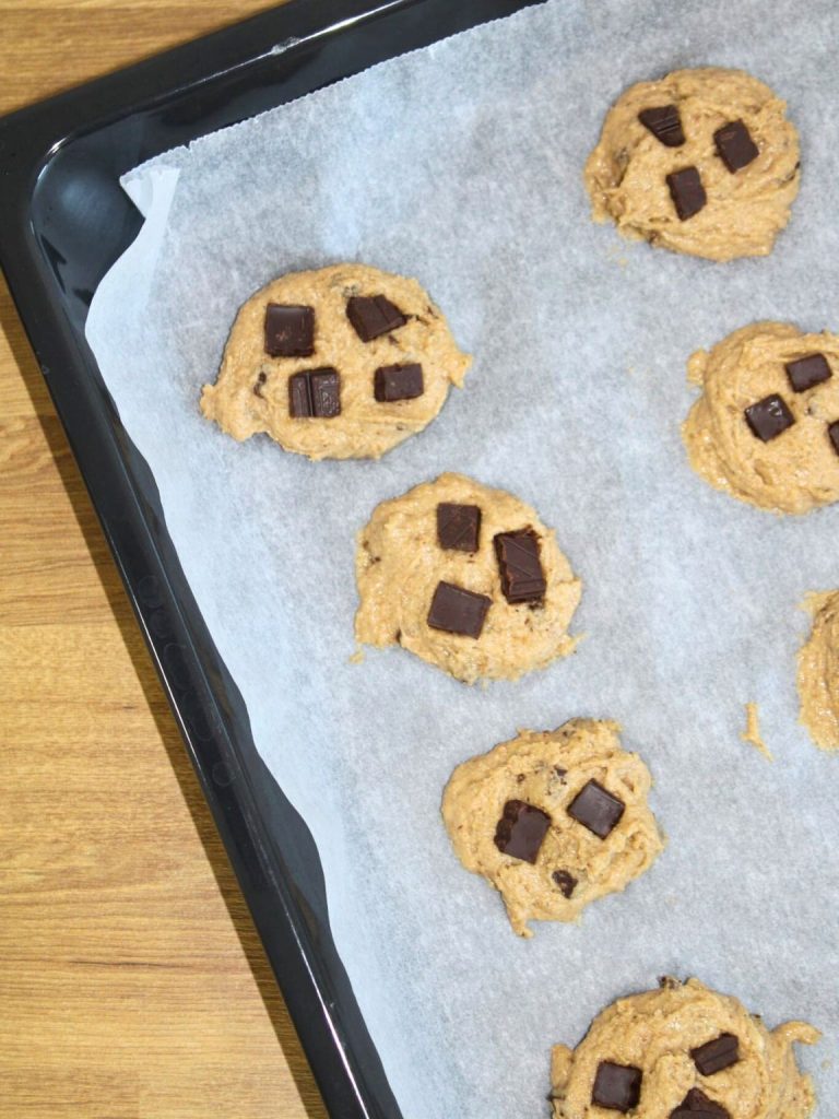 Healthy Banana Oat Chocolate Cookies