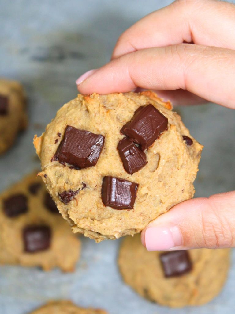Healthy Banana Oat Chocolate Cookies