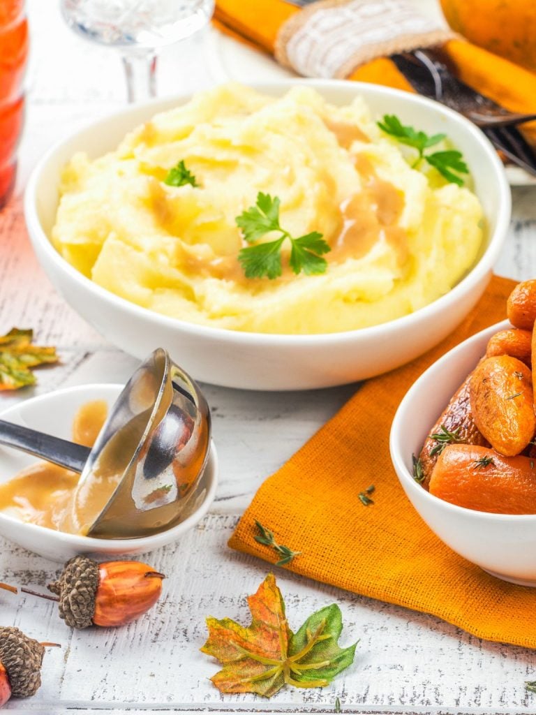 Creamy Mashed Potatoes with Homemade Gravy