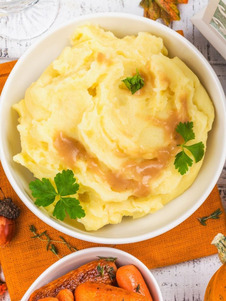 Creamy Mashed Potatoes with Homemade Gravy