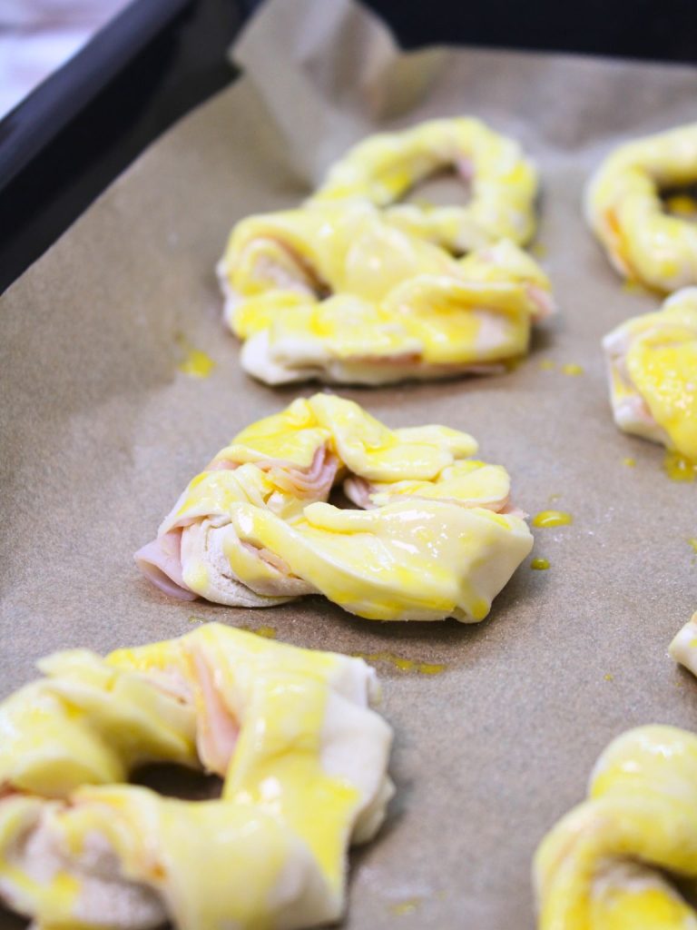Turkey & Brie Puff Pastry Wreath Bites