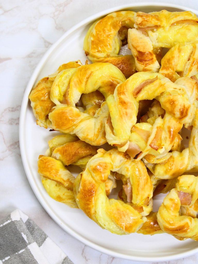 Turkey & Brie Puff Pastry Wreath Bites