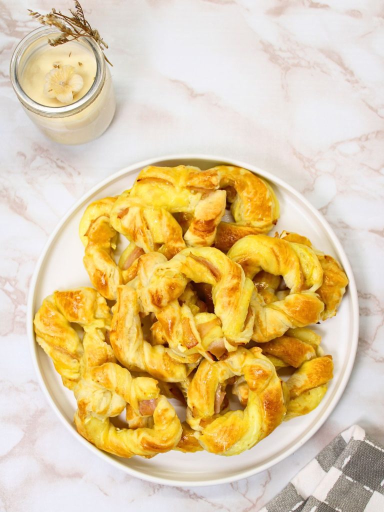 Turkey & Brie Puff Pastry Wreath Bites
