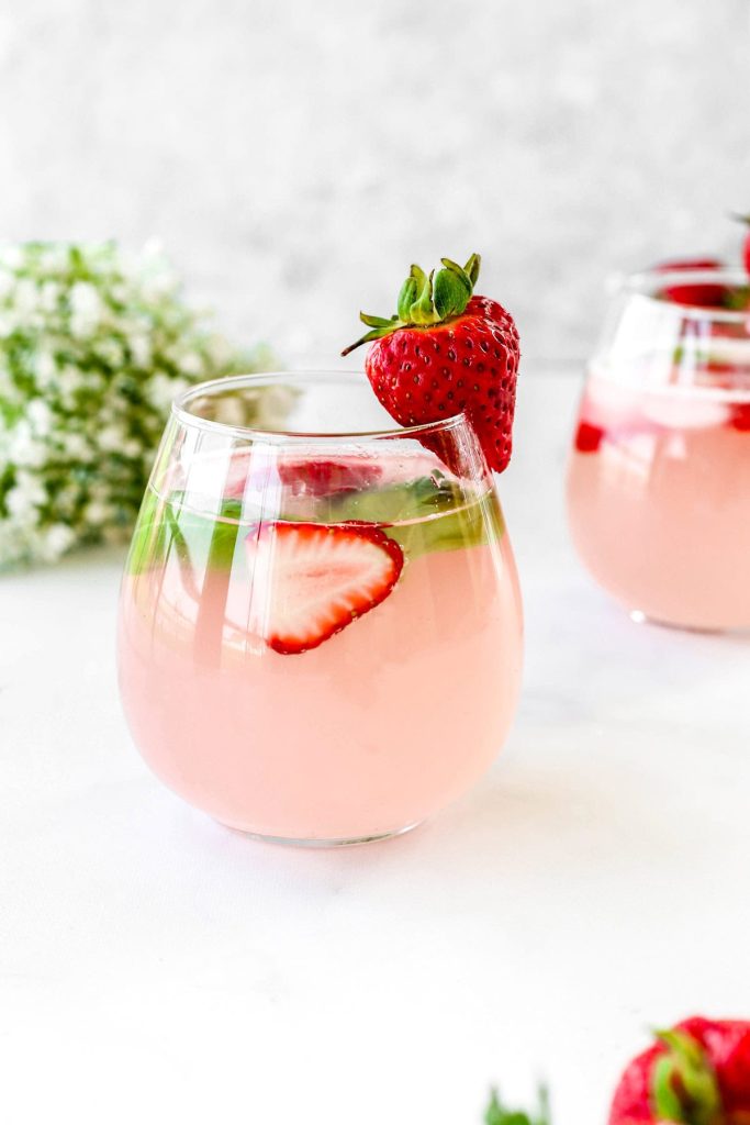 Healthy Strawberry Mocktail Spritzer