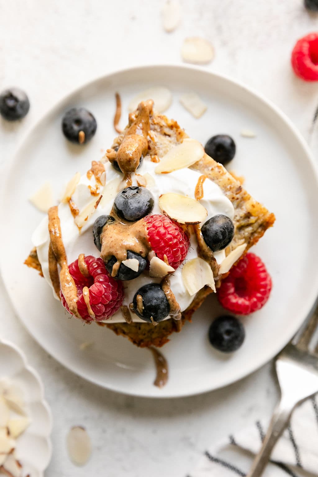 Baked Vanilla Protein Oatmeal Breakfast Bars