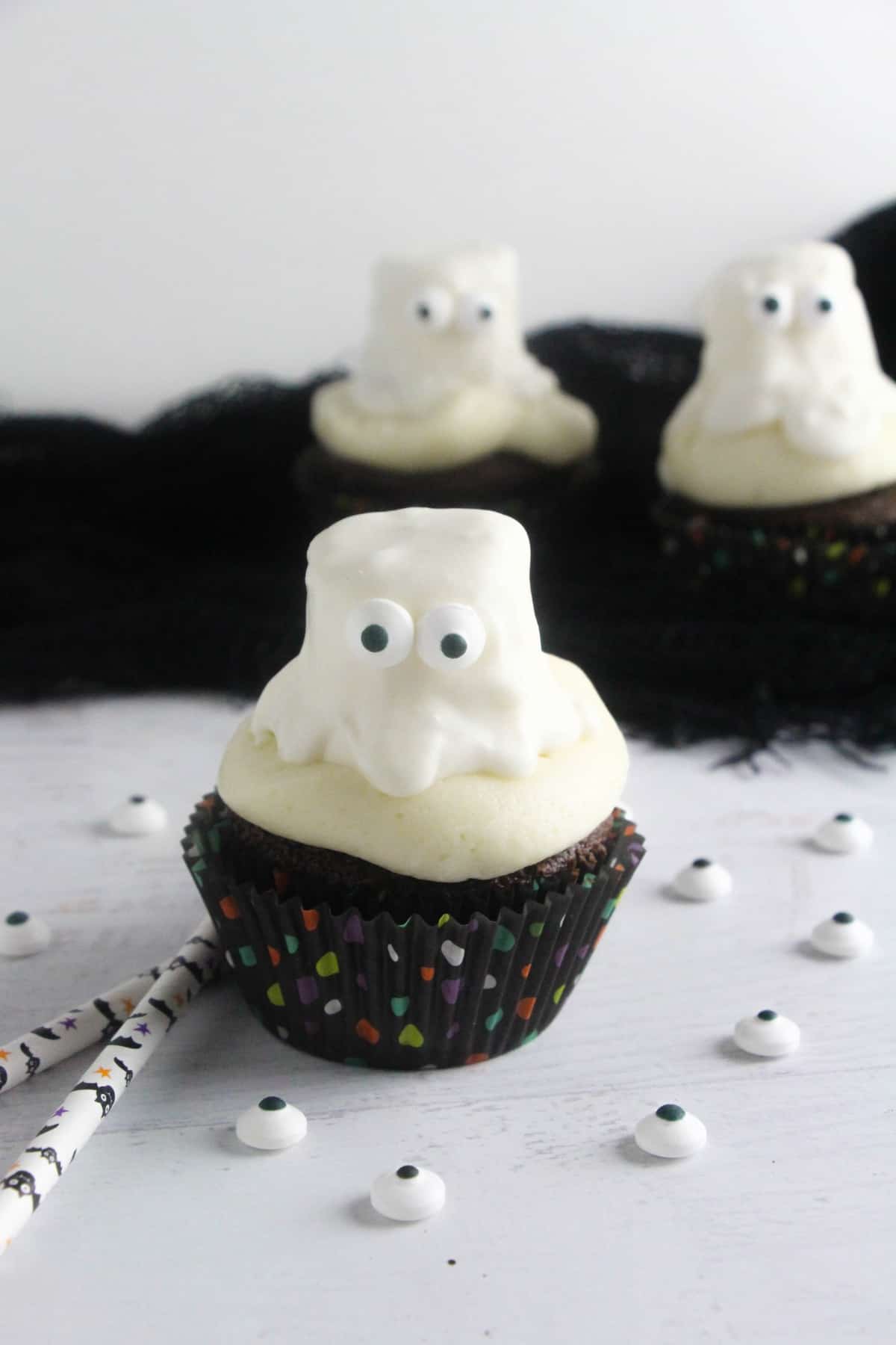 5 Ingredient Ghost Themed Halloween Cupcakes