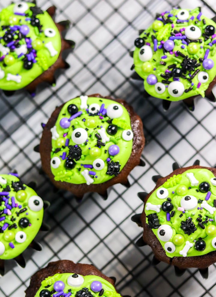 Black Cauldron Halloween Cupcakes