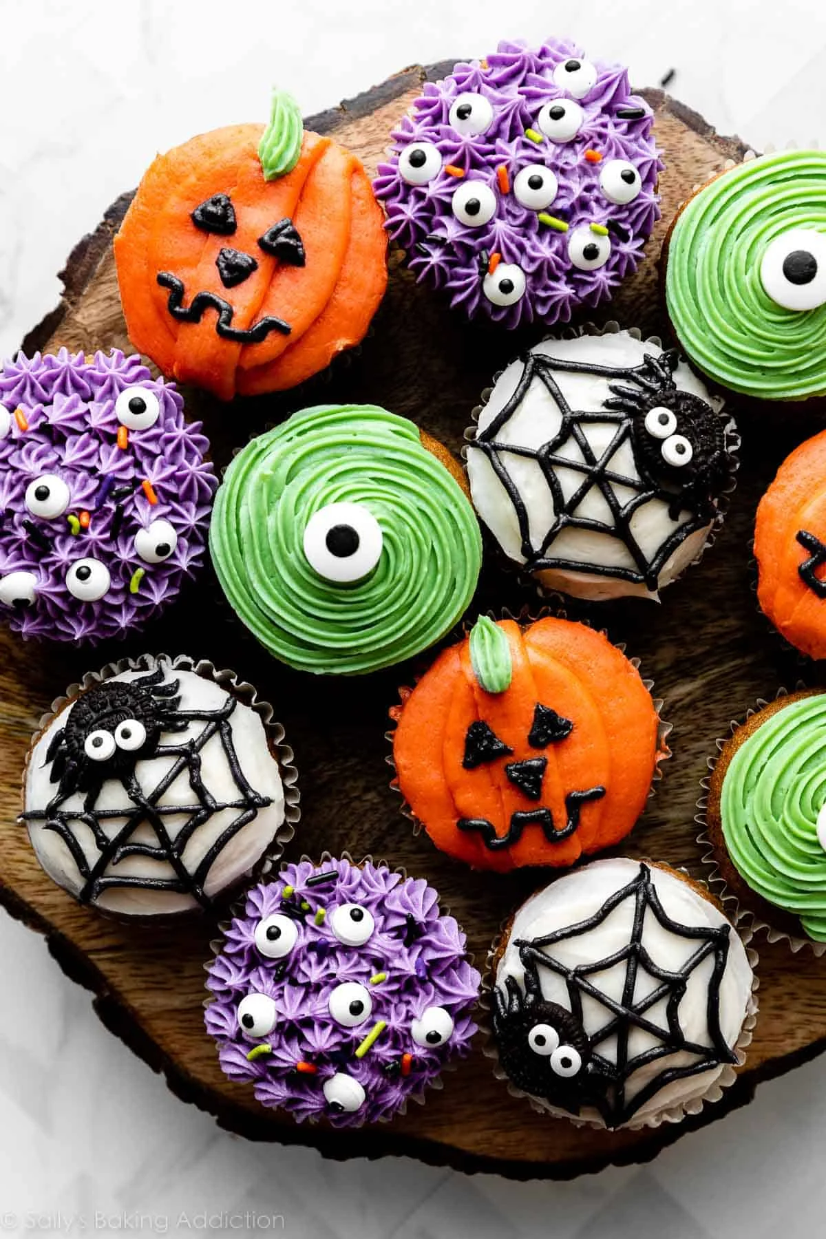 Easy Decorated Halloween Cupcakes