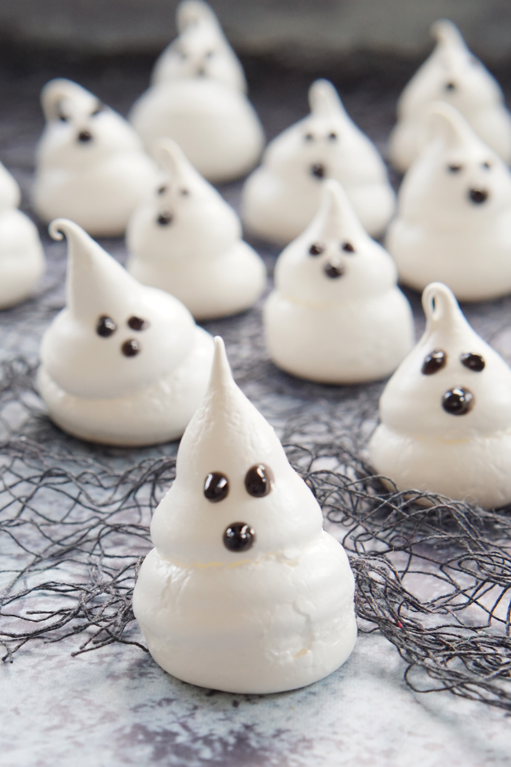 Easy Meringue Ghosts