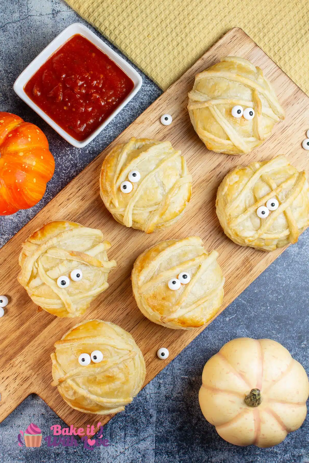Halloween Baked Cheese Mummy