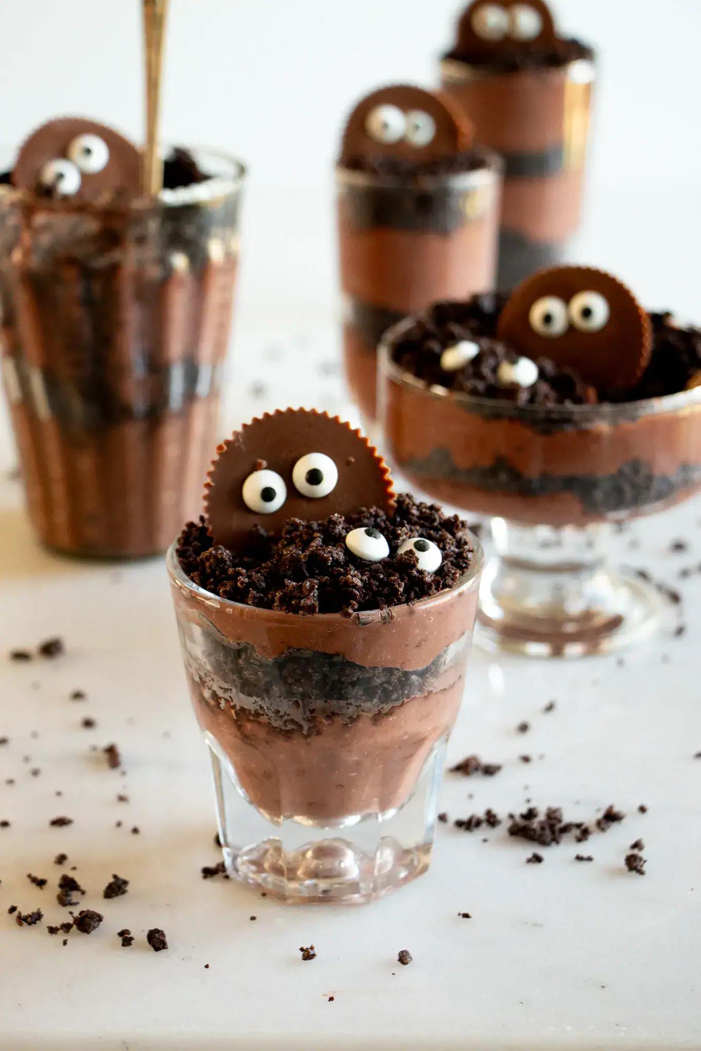 Easy Spooky Halloween Pudding Dirt Cups Recipe
